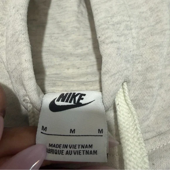 Nike Sportswear Club Fleece Graphic Pullover Hoodie - Picture 8 of 10